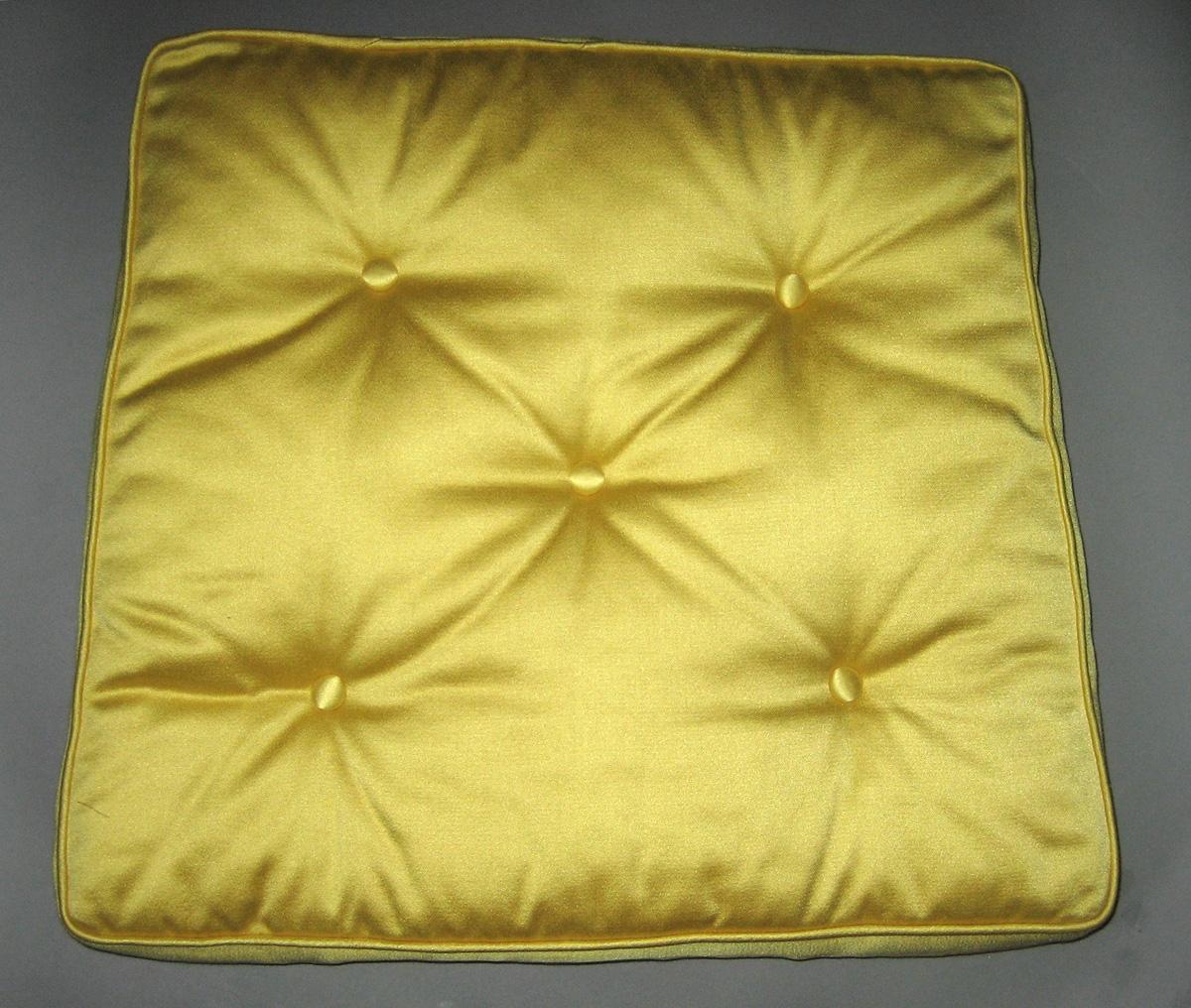 1987.0503.002 cushion