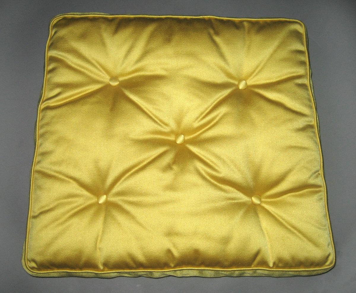 1987.0503.003 cushion