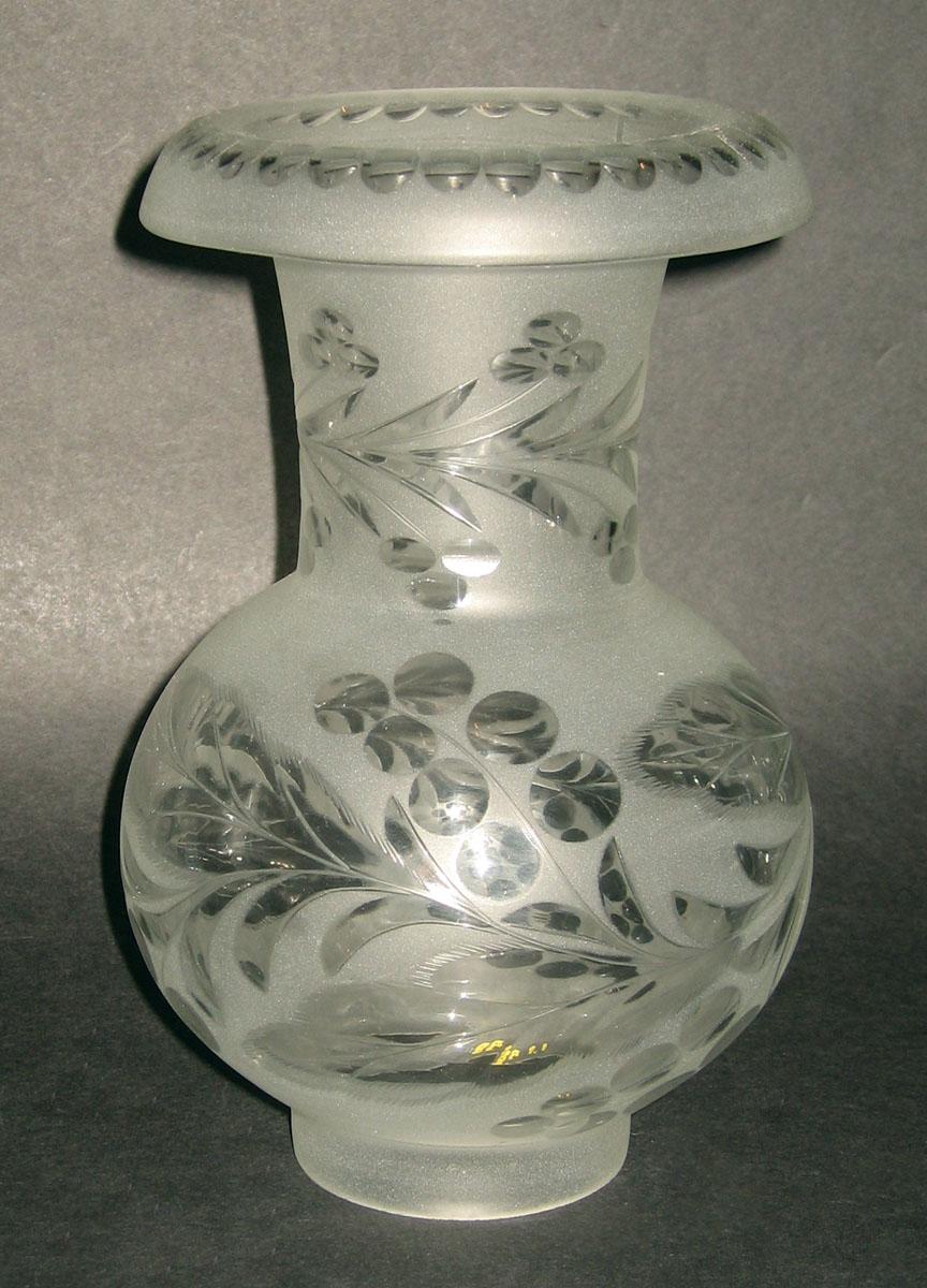 1988.0001.001 Glass lamp globe