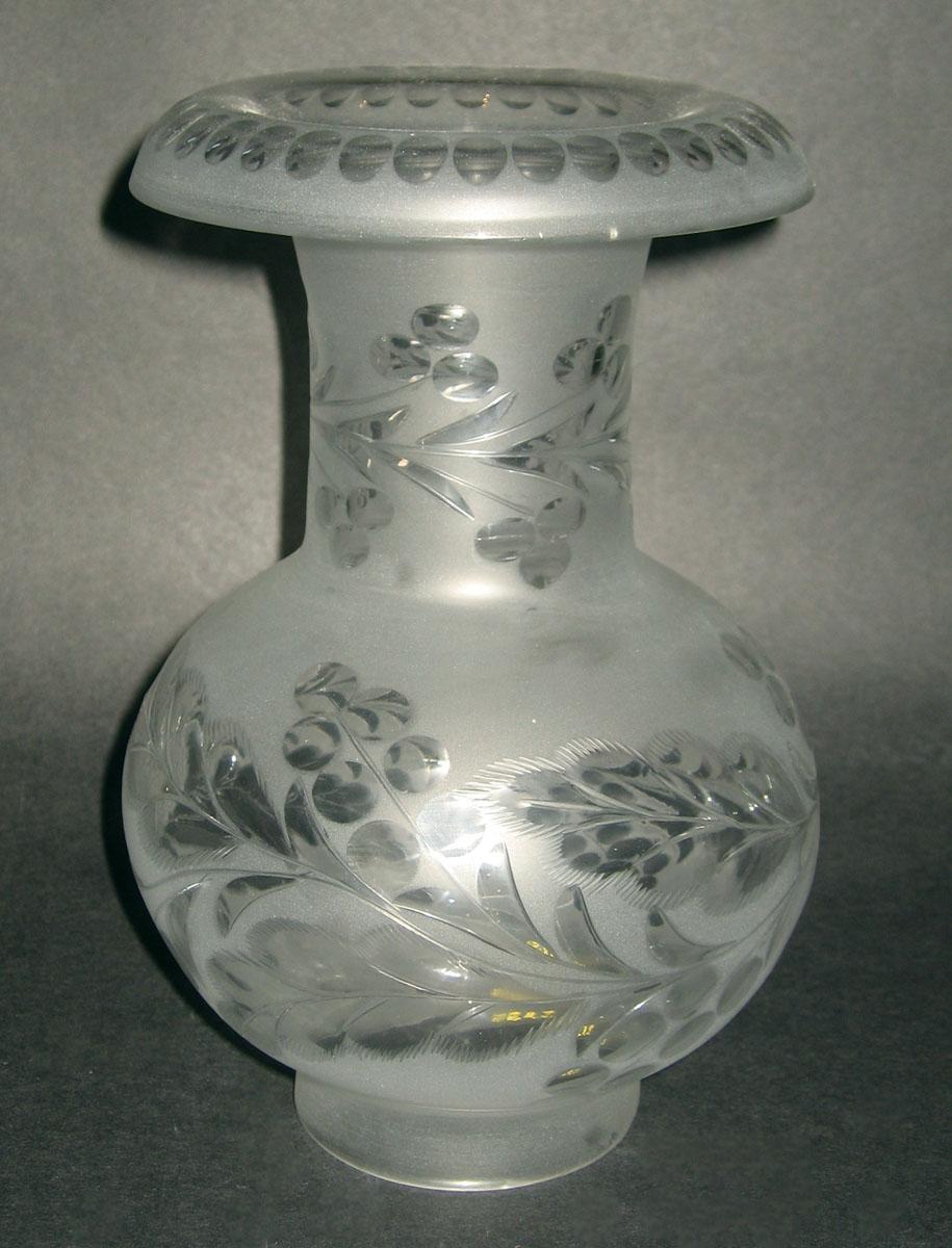 1988.0001.002 Glass lamp globe