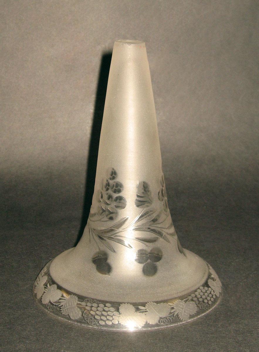1988.0001.003 Glass vase