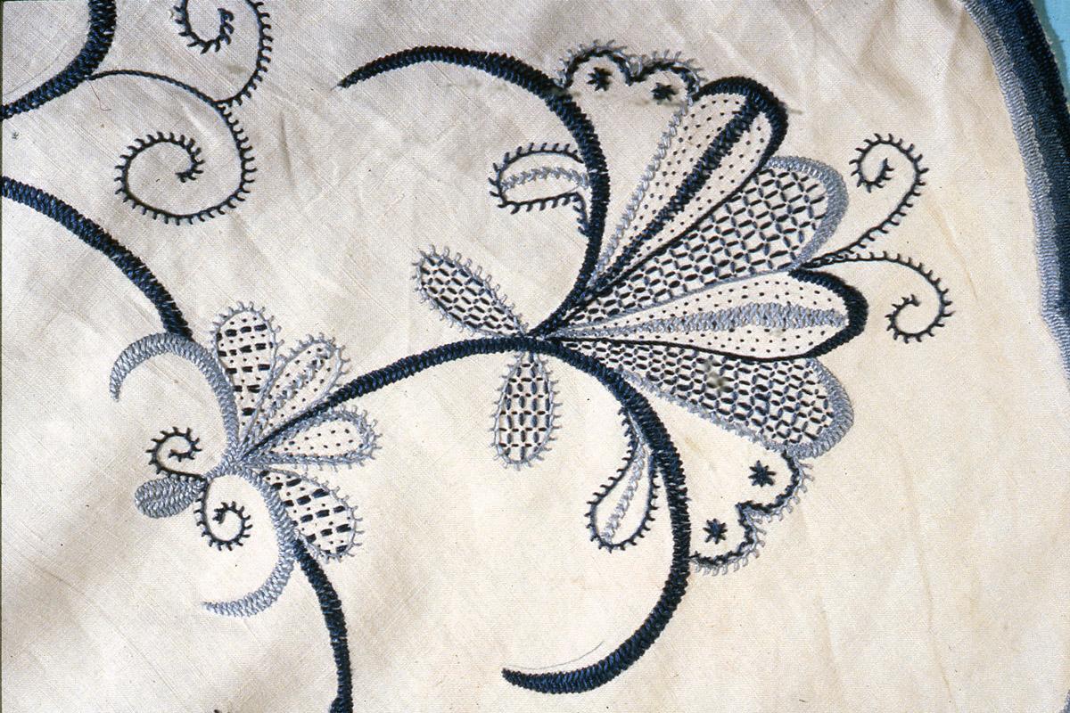 1988.0036 Table cover (detail 1)