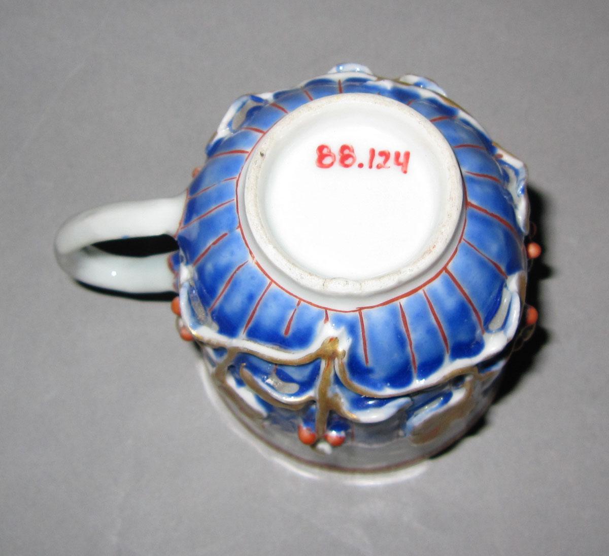 1988.0124 Porcelain coffee cup underside