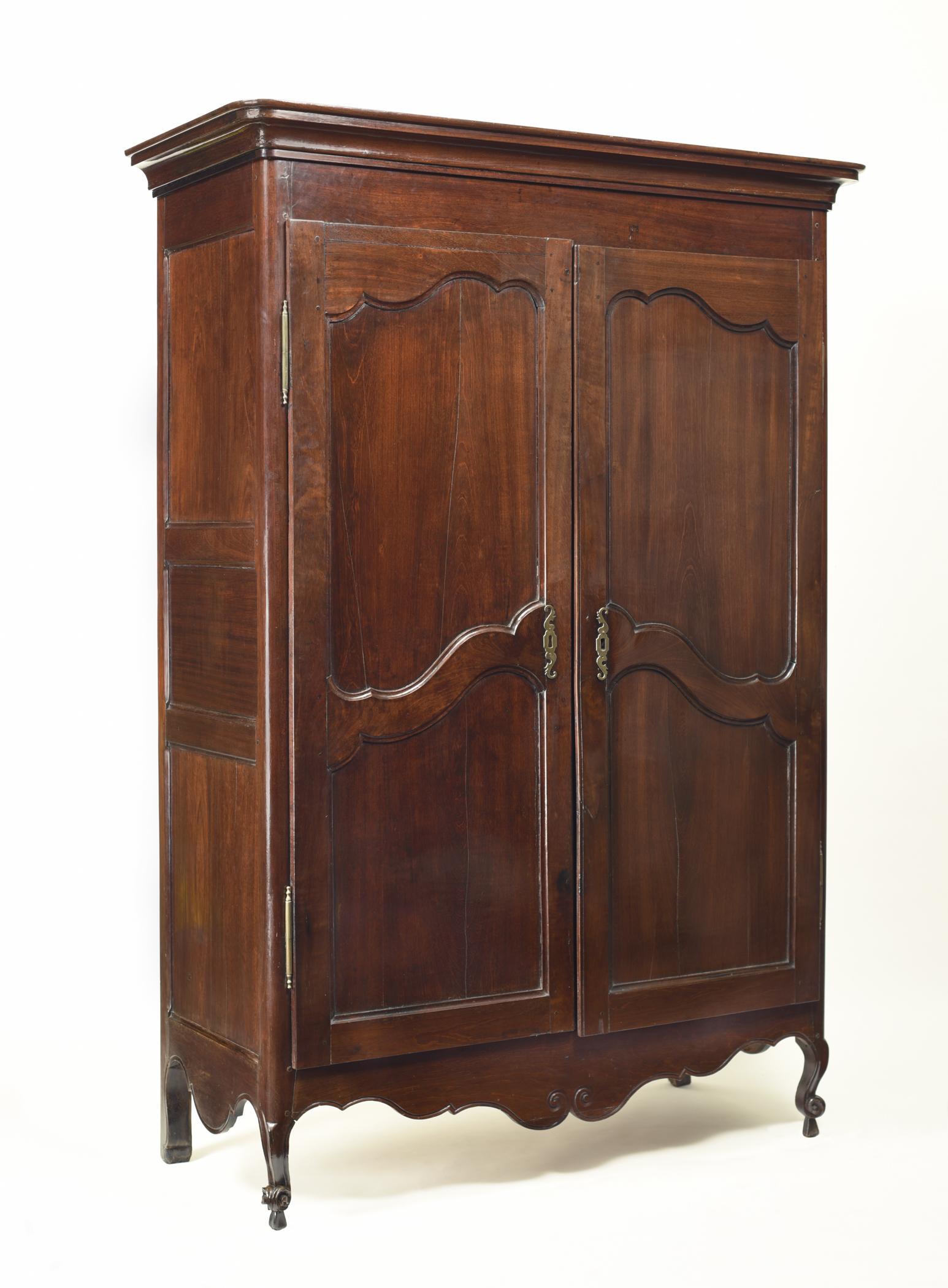1988.0125 Armoire, view 1
