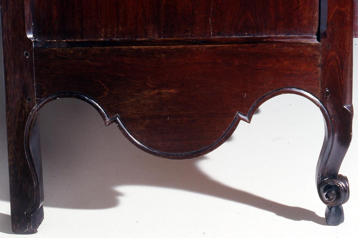 1988.0125 Armoire (side feet)