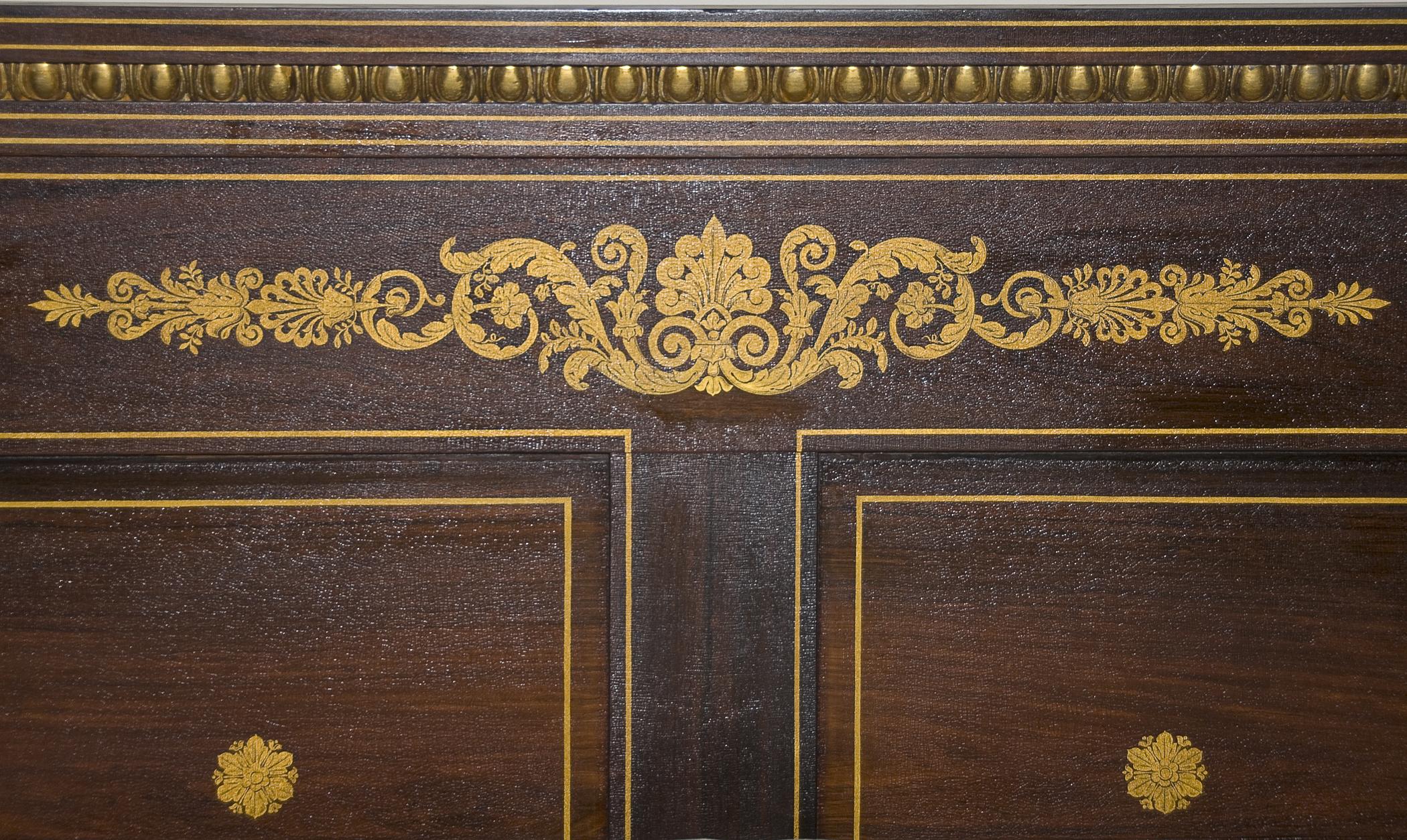 1989.0012.001 Bed, detail 1