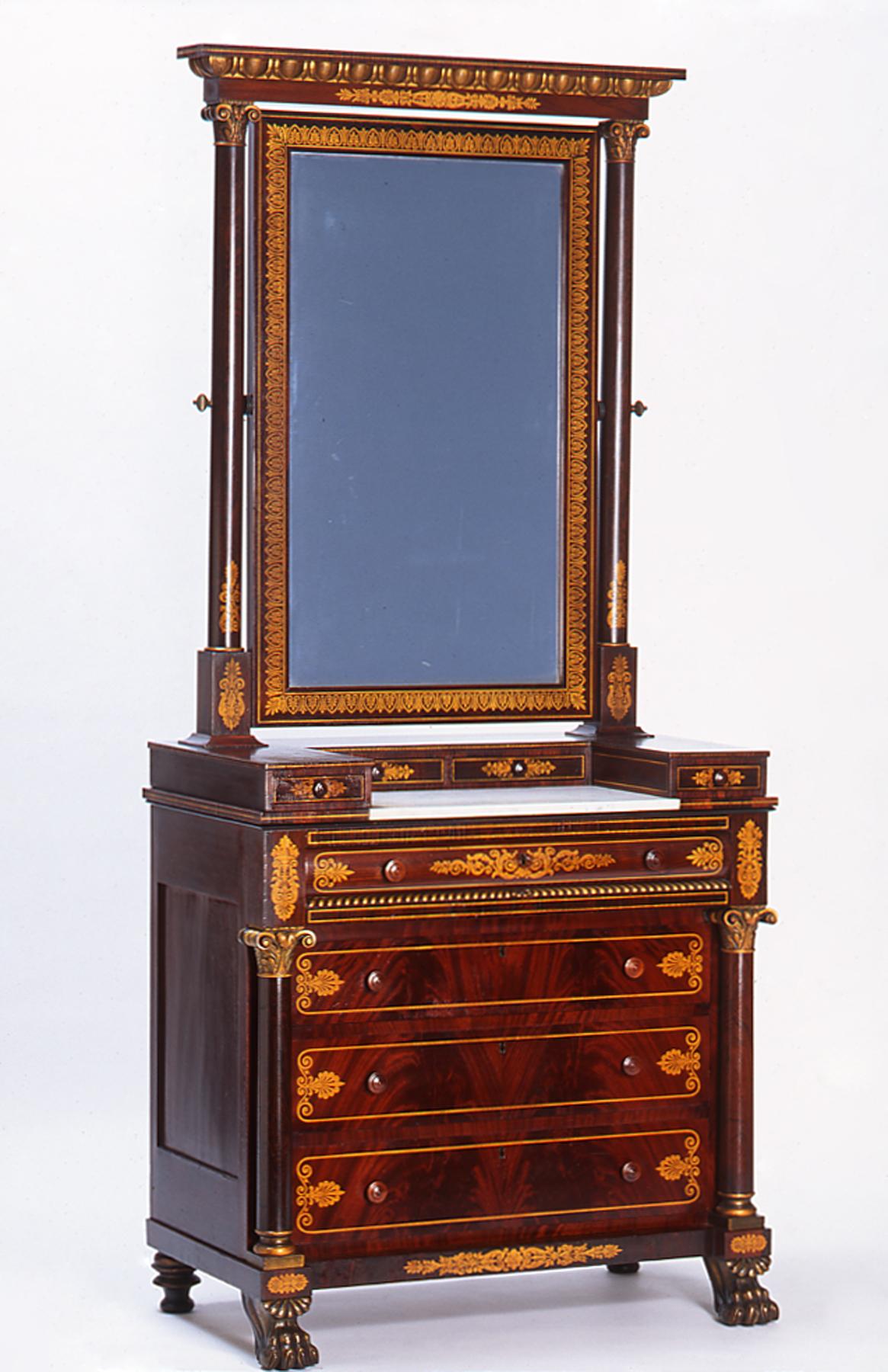 1989.0012.002 Dressing bureau