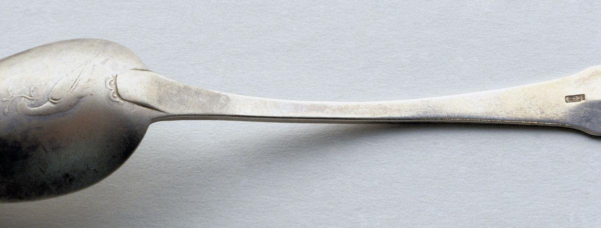 1989.0013.032 Spoon, Dessert Spoon, detail 1