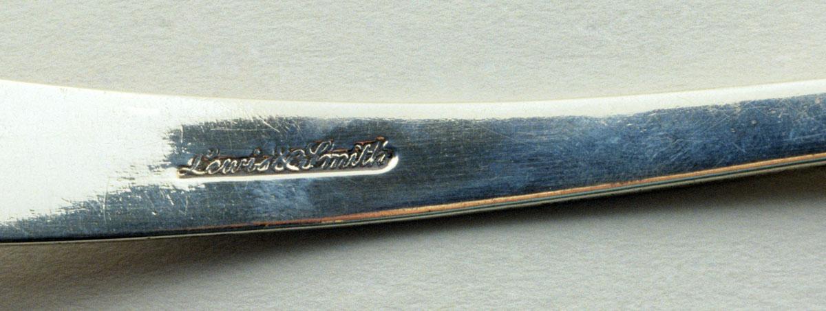 1989.0013.038 Ladle, detail 2