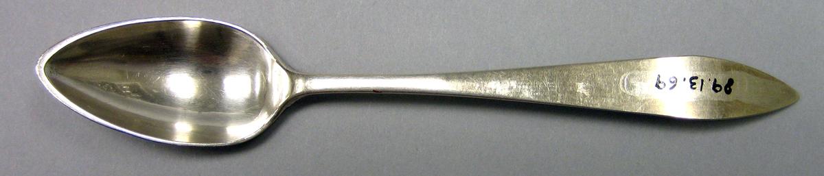 1989.0013.069 Silver Spoon upper surface