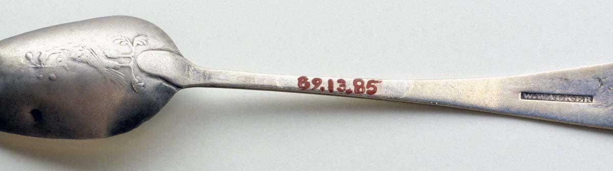 1989.0013.085 Spoon, Teaspoon, detail 1