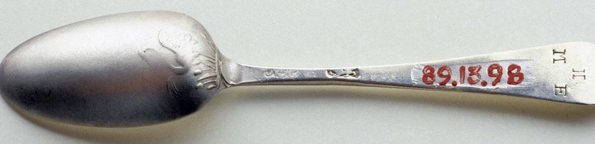 1989.0013.098 Spoon, Teaspoon, detail 1
