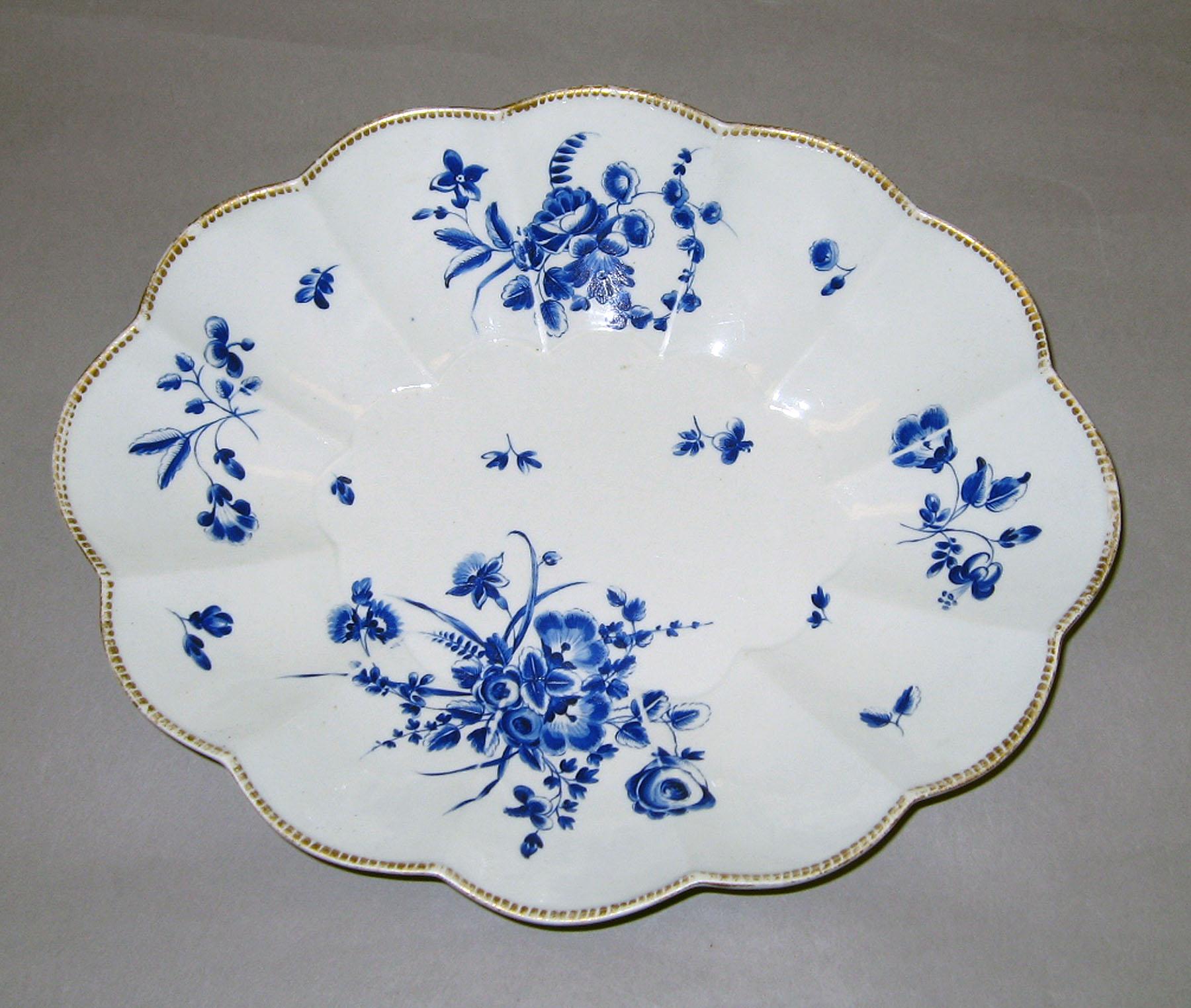 1989.0016 Soft-paste porcelain dish