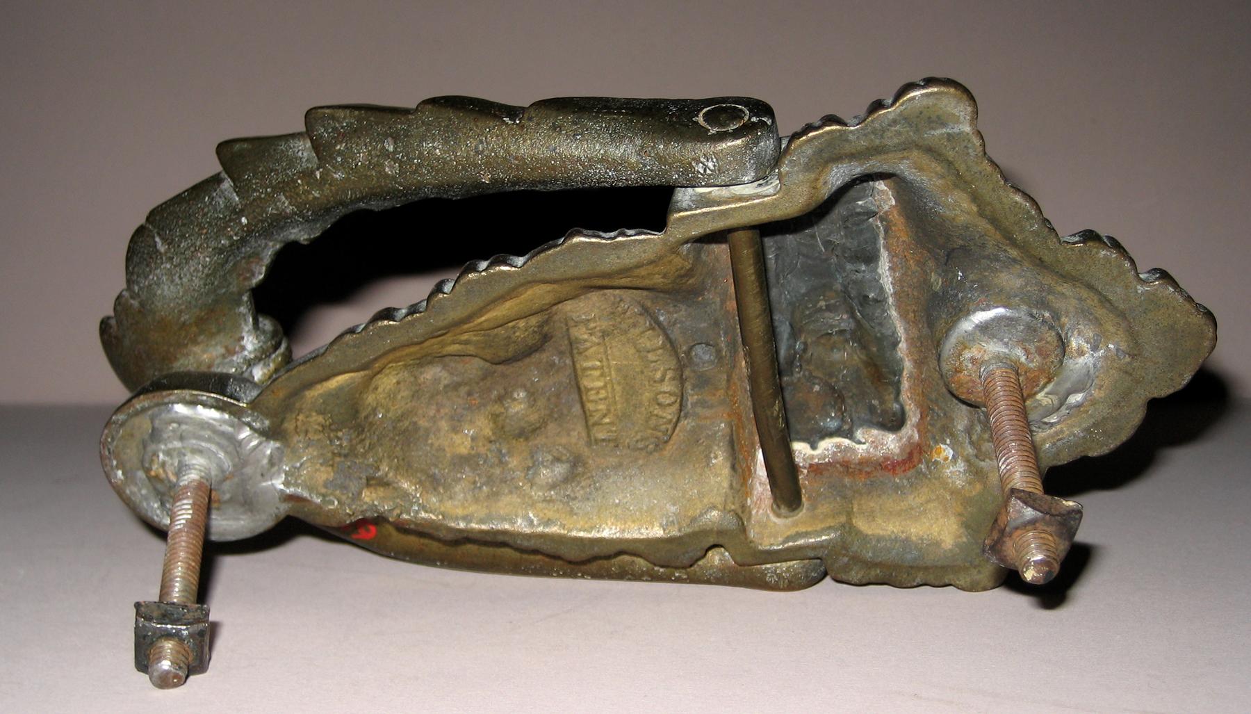 1989.0019 Brass door knocker (back)