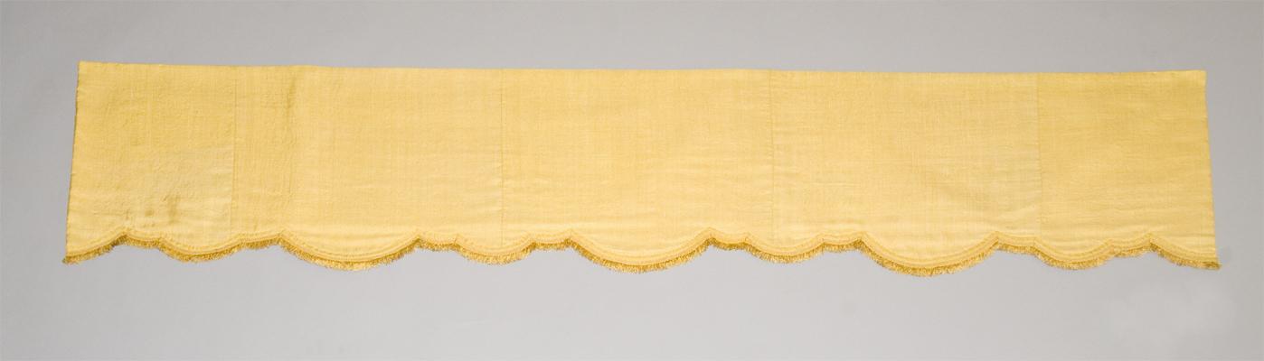 1952.0345.003 Window hanging, valance