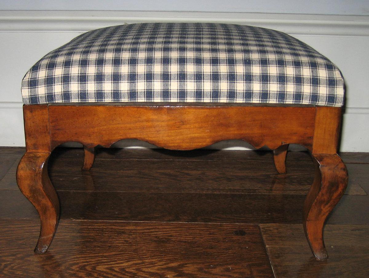 1989.0045 stool with 1990.0502 view 2