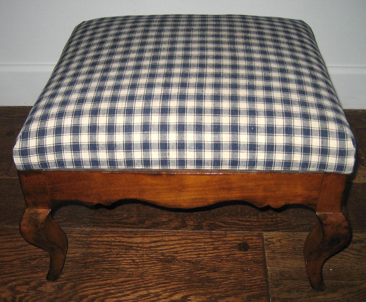 1989.0045 stool with 1990.0502 view 3