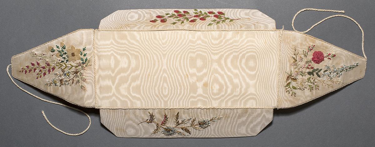 1989.0049 A Needlework Case, Verso