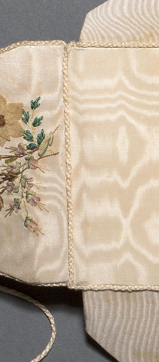 1989.0049 A Needlework Case, Verso Detail