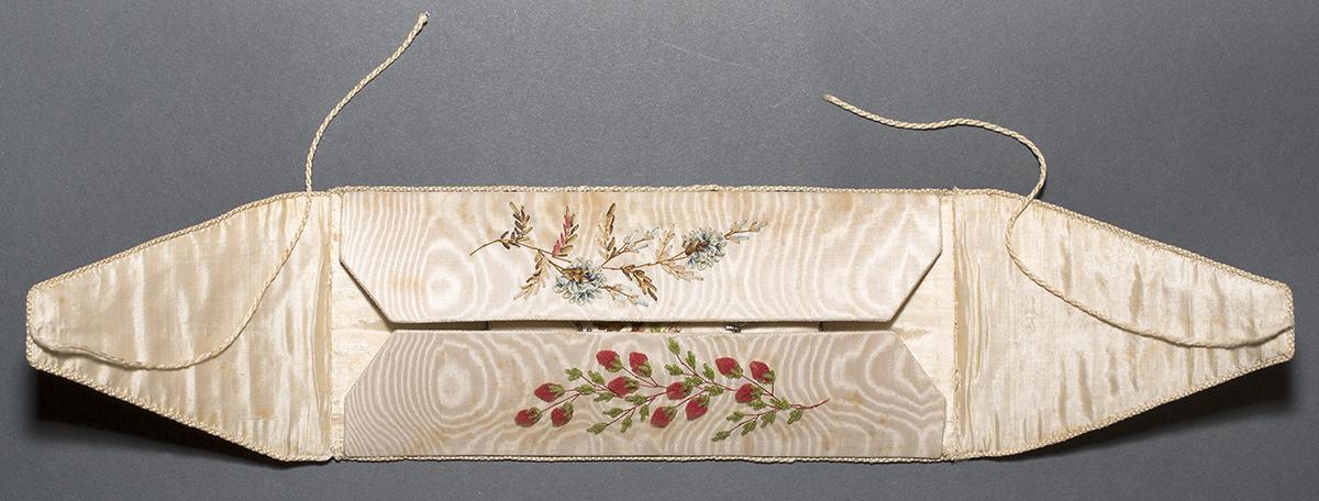 1989.0049 A Needlework Case, View 2