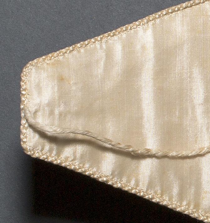 1989.0049 A Needlework Case, View 2 Detail 3
