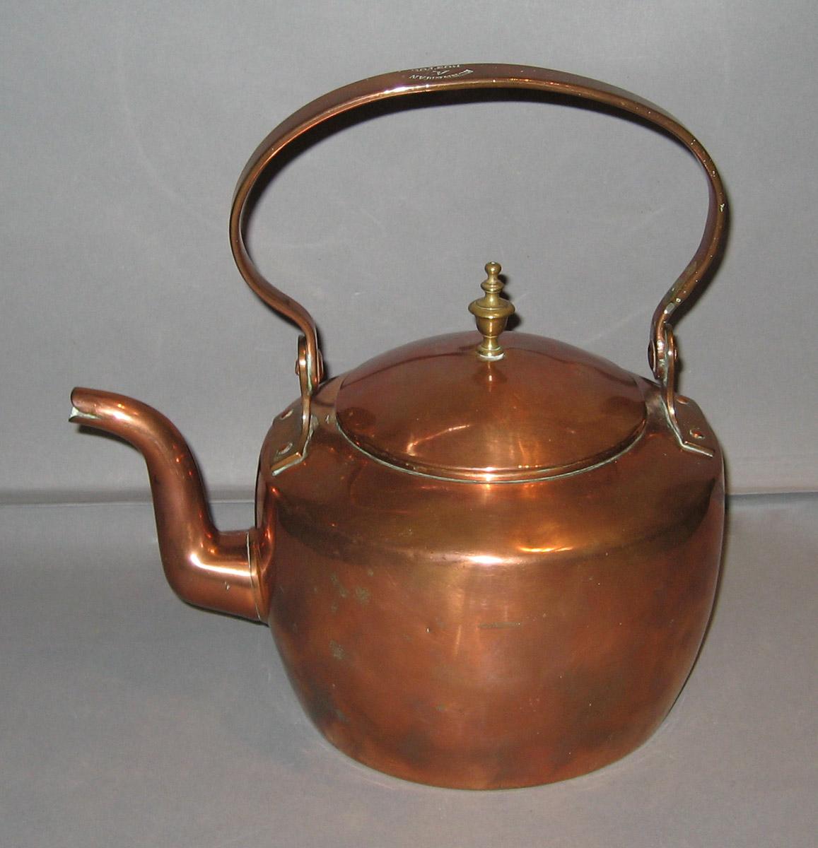 1989.0065 A, B Kettle