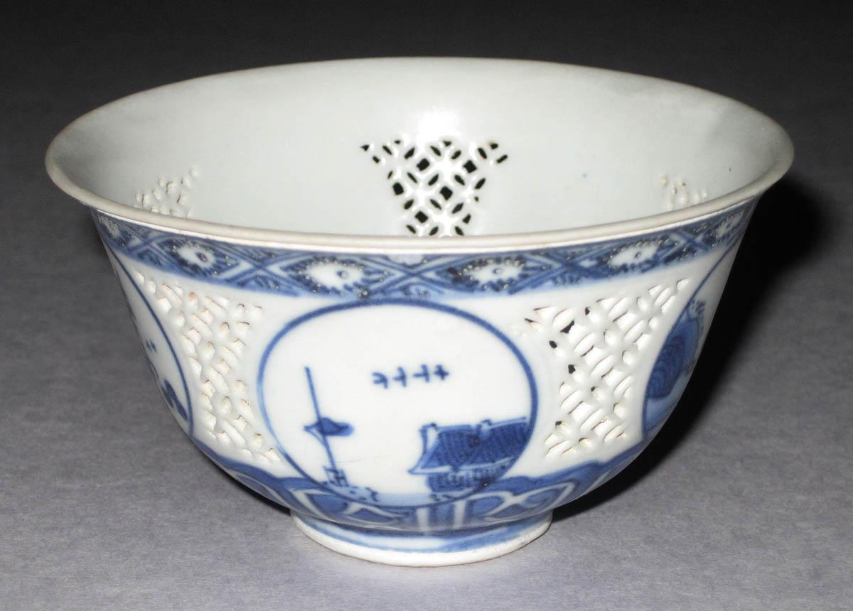 1989.0082 Chinese porcelain bowl