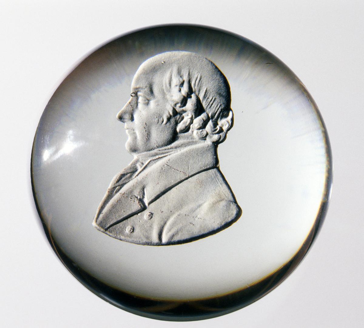 1989.0083 Glass paperweight