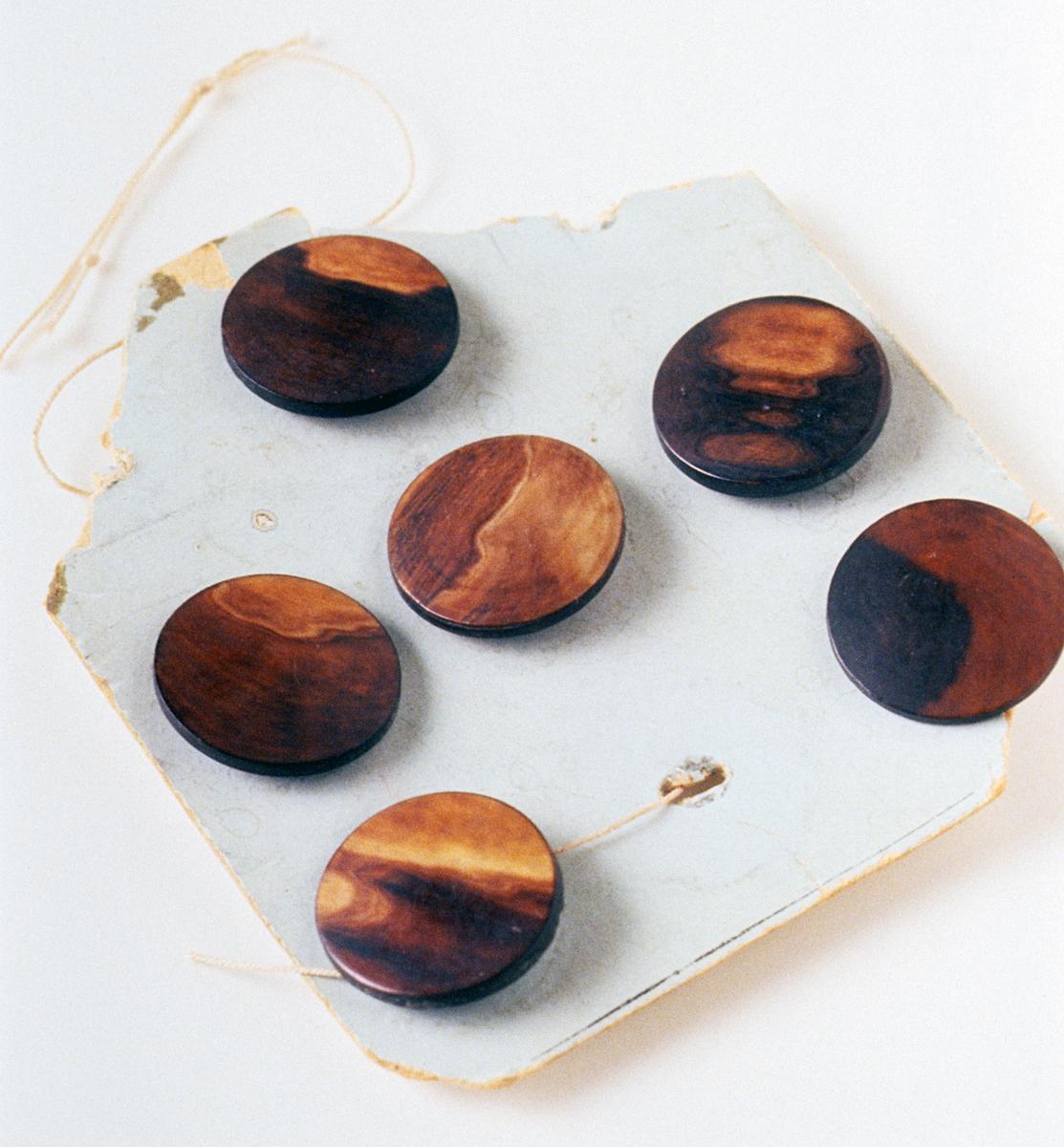 1989.0109.015 Buttons