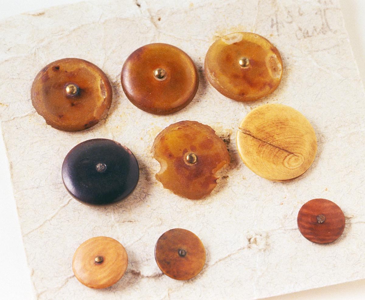 1989.0109.016 Buttons