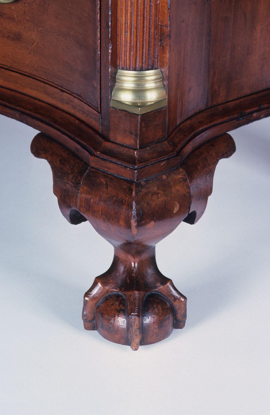 1951.0066.001 Chest of drawers, detail