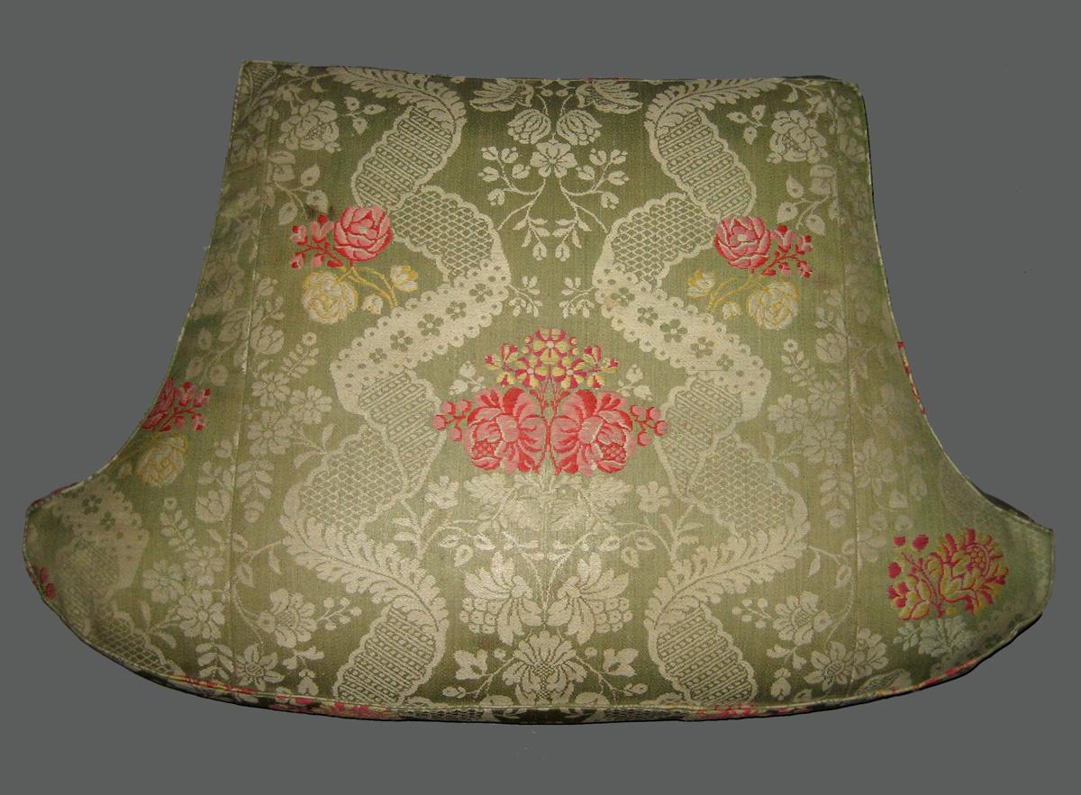 1989.0518 cushion view 1
