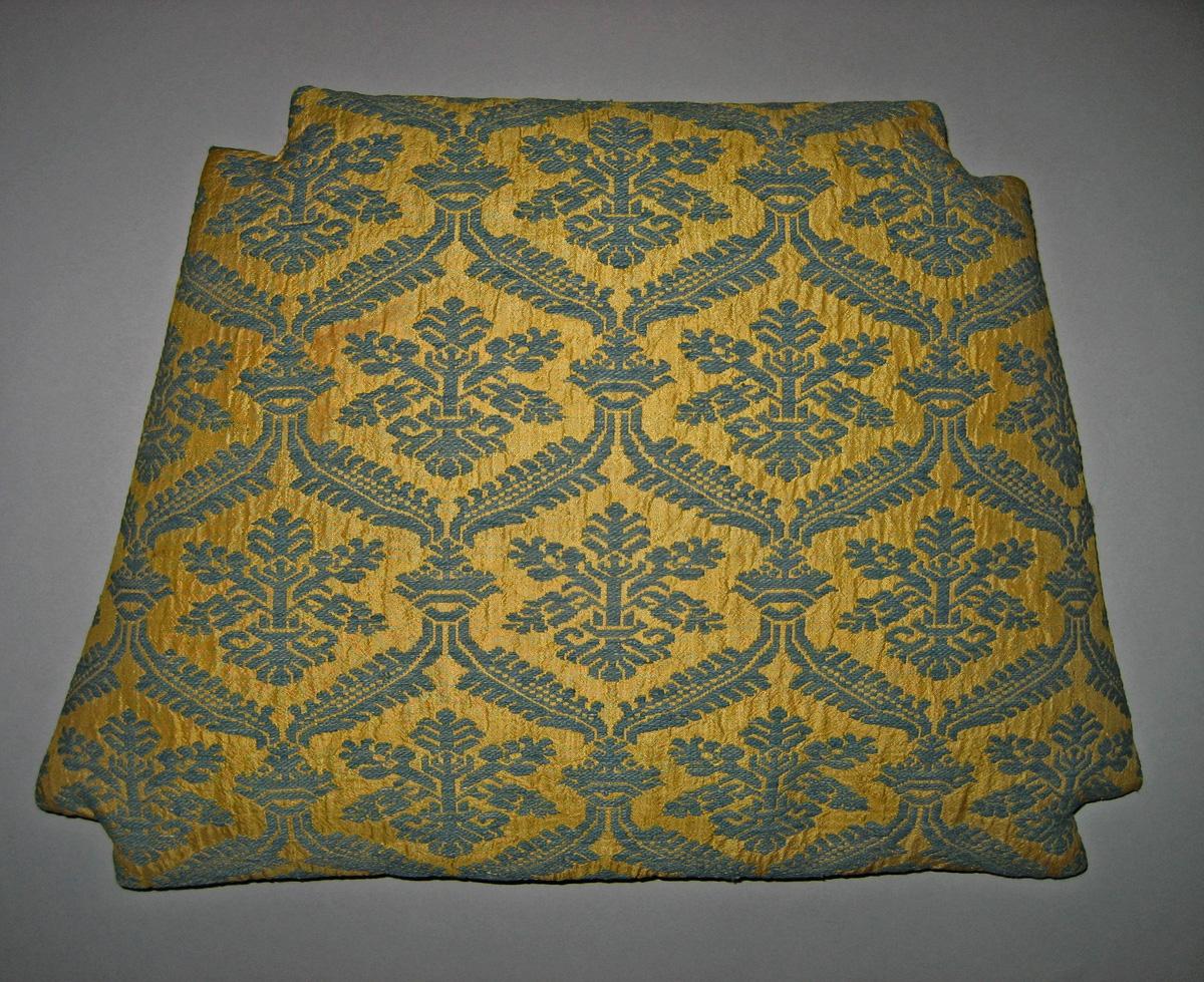 1989.0546 cushion view 1