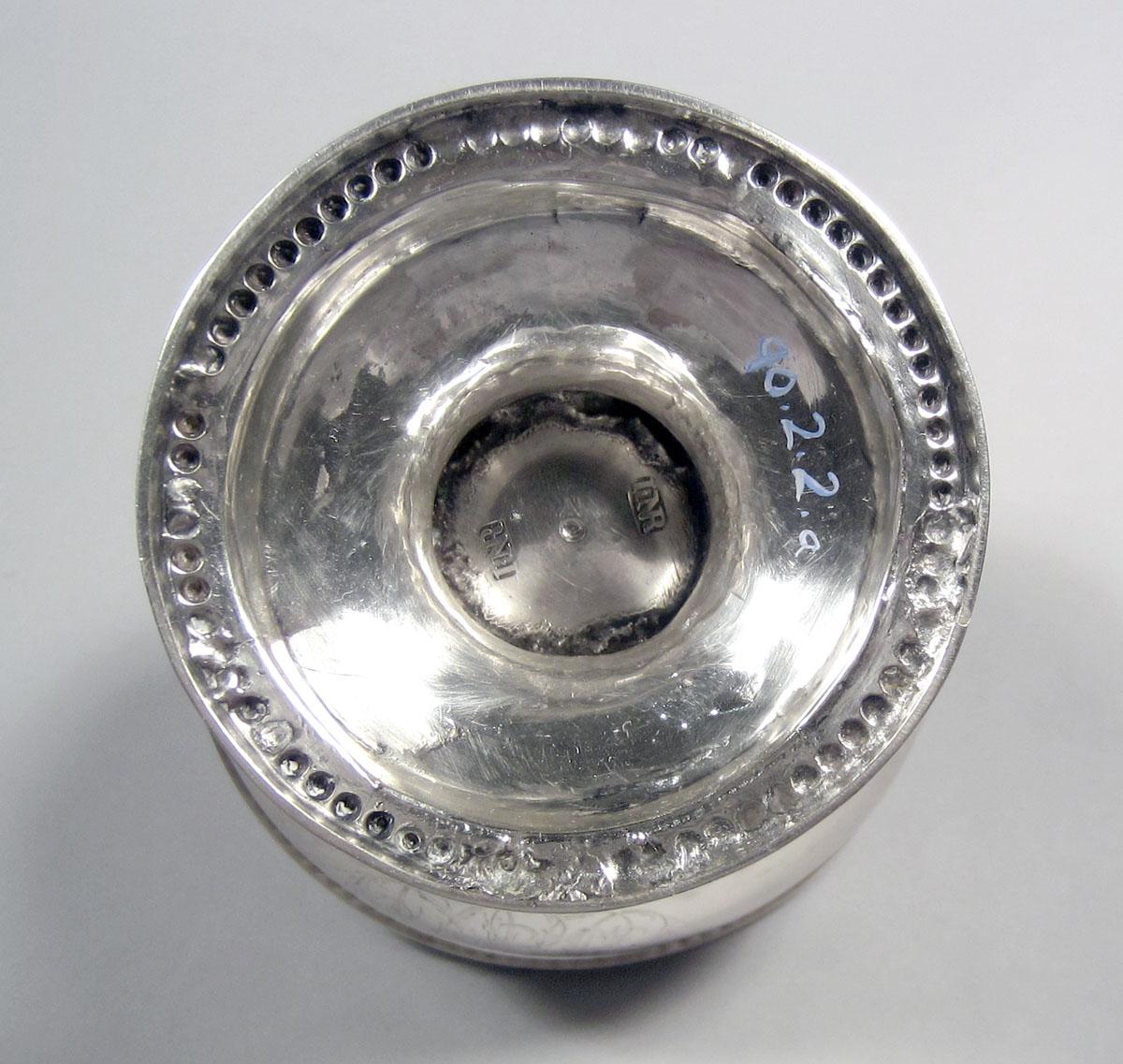 1990.0002.002 A, B Sugar bowl underside