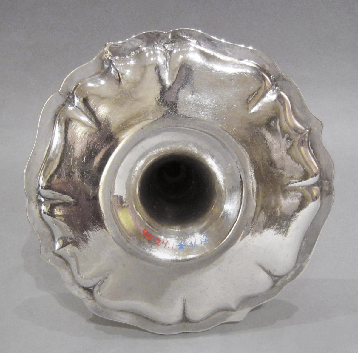 1990.0024.001 Candlestick, underside