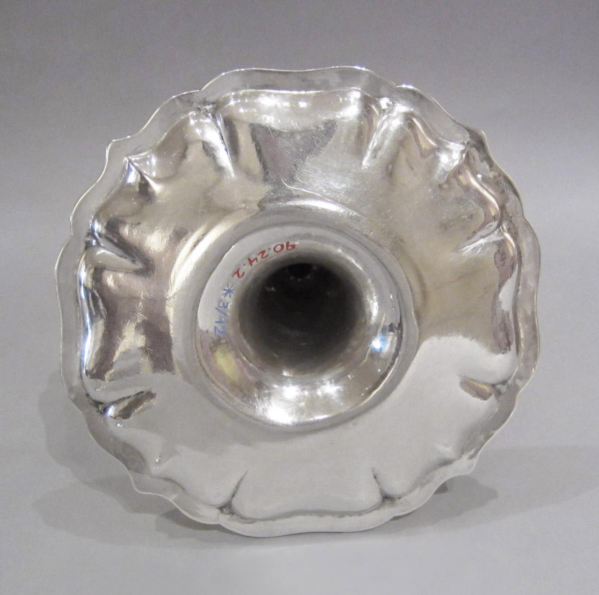 1990.0024.002 Candlestick, underside