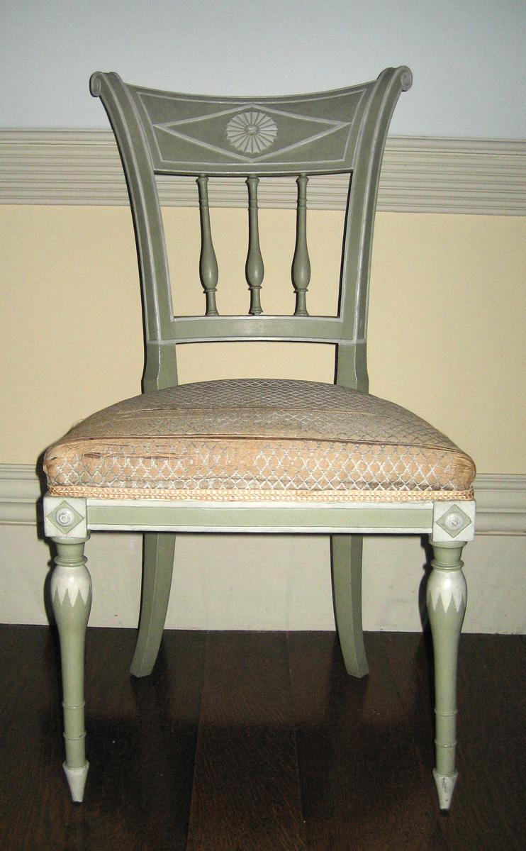 1990.0025 chair view 2
