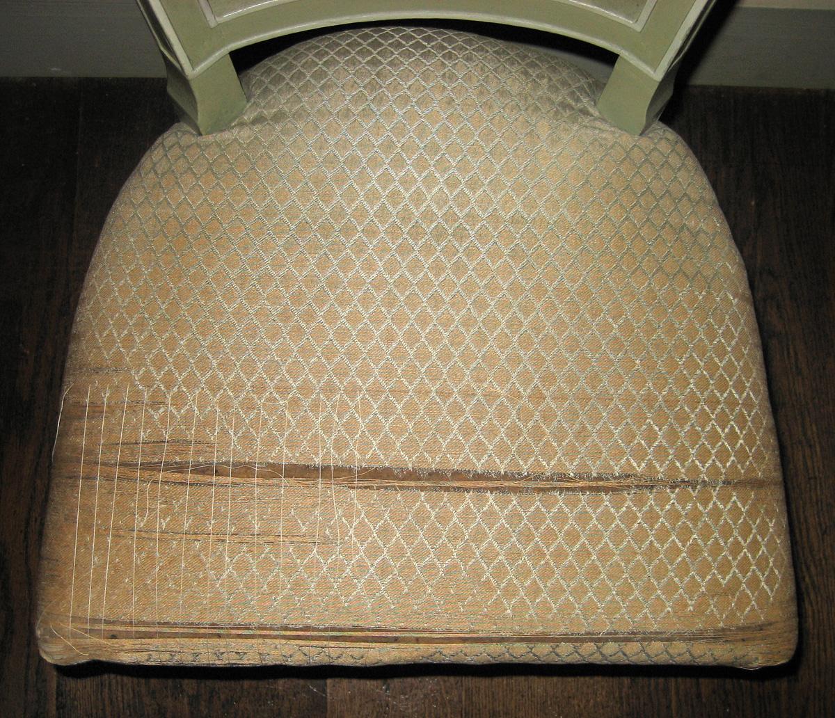1990.0025 chair view 3
