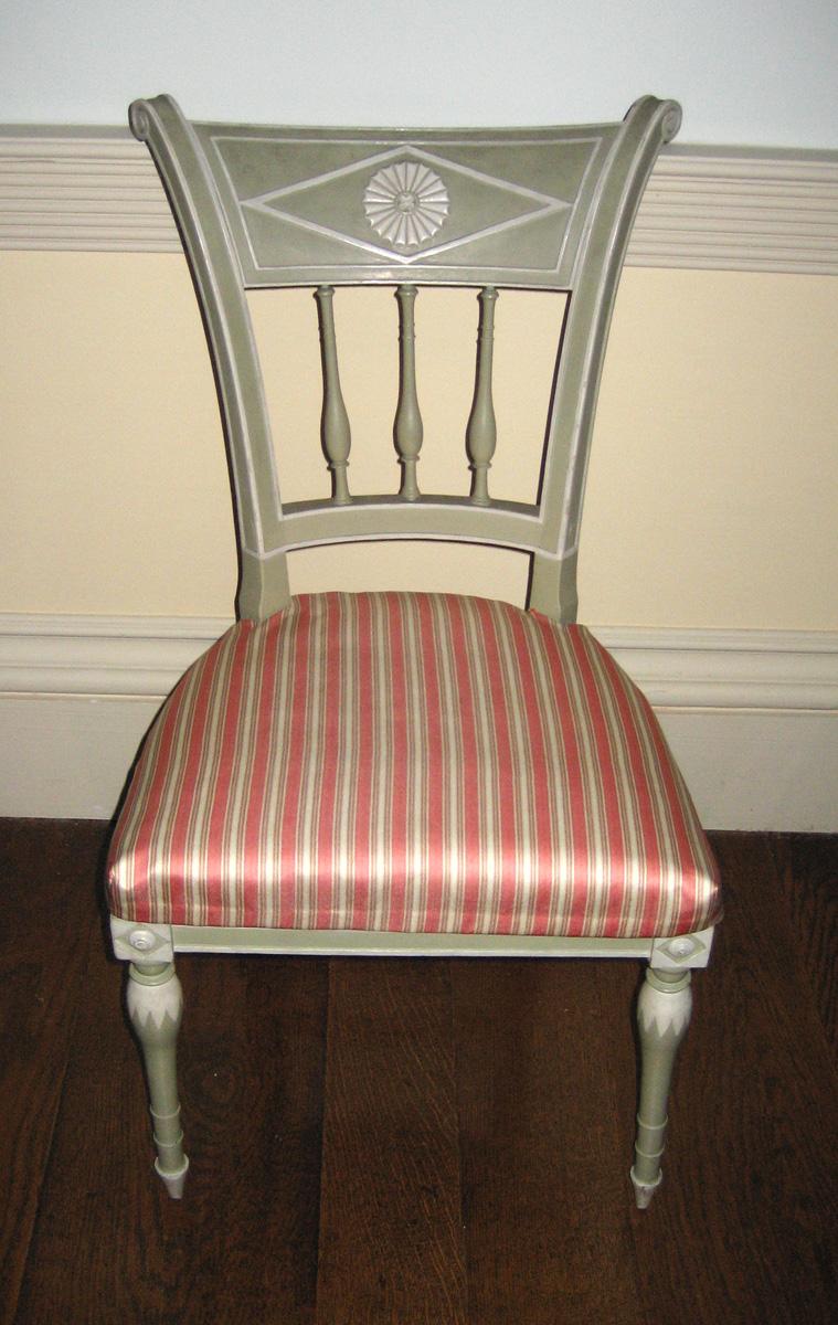 1990.0025 Chair with 2009.0511 Slip cover