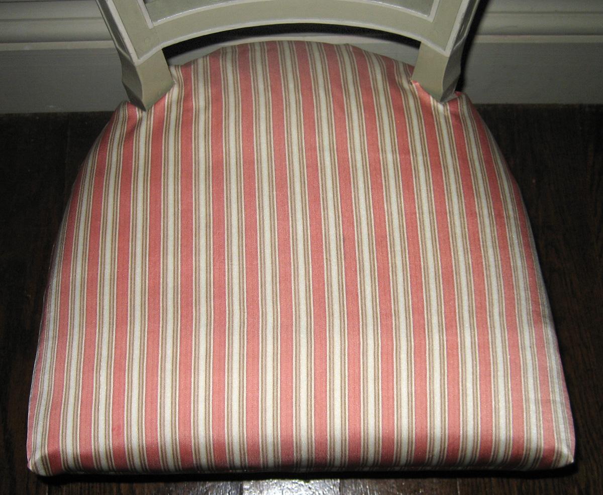 1990.0025 Chair with 2009.0511 Slip cover detail