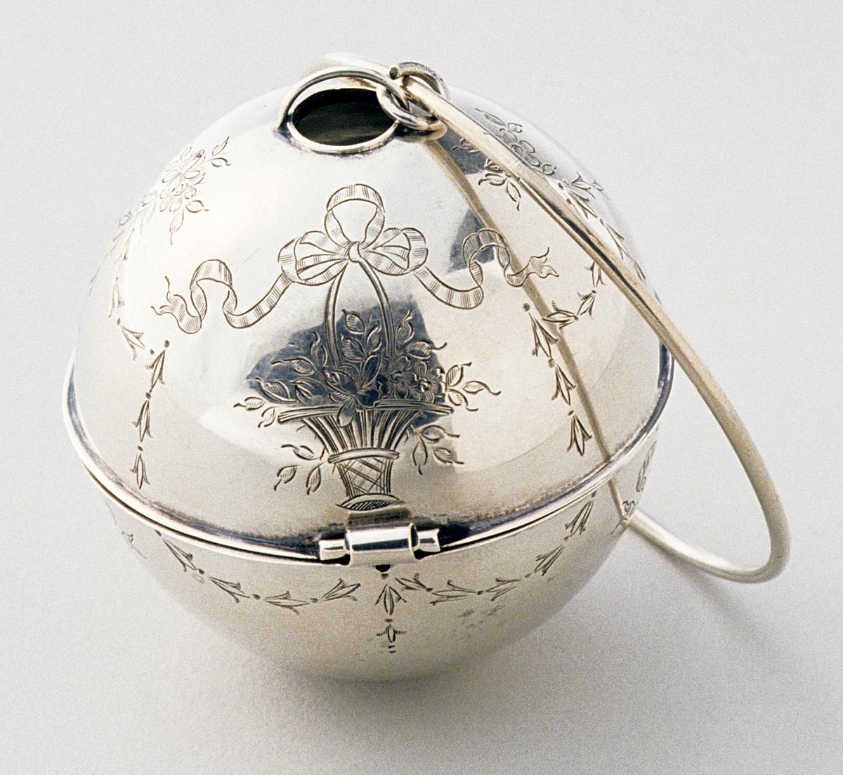1990.0030 Yarn Holder