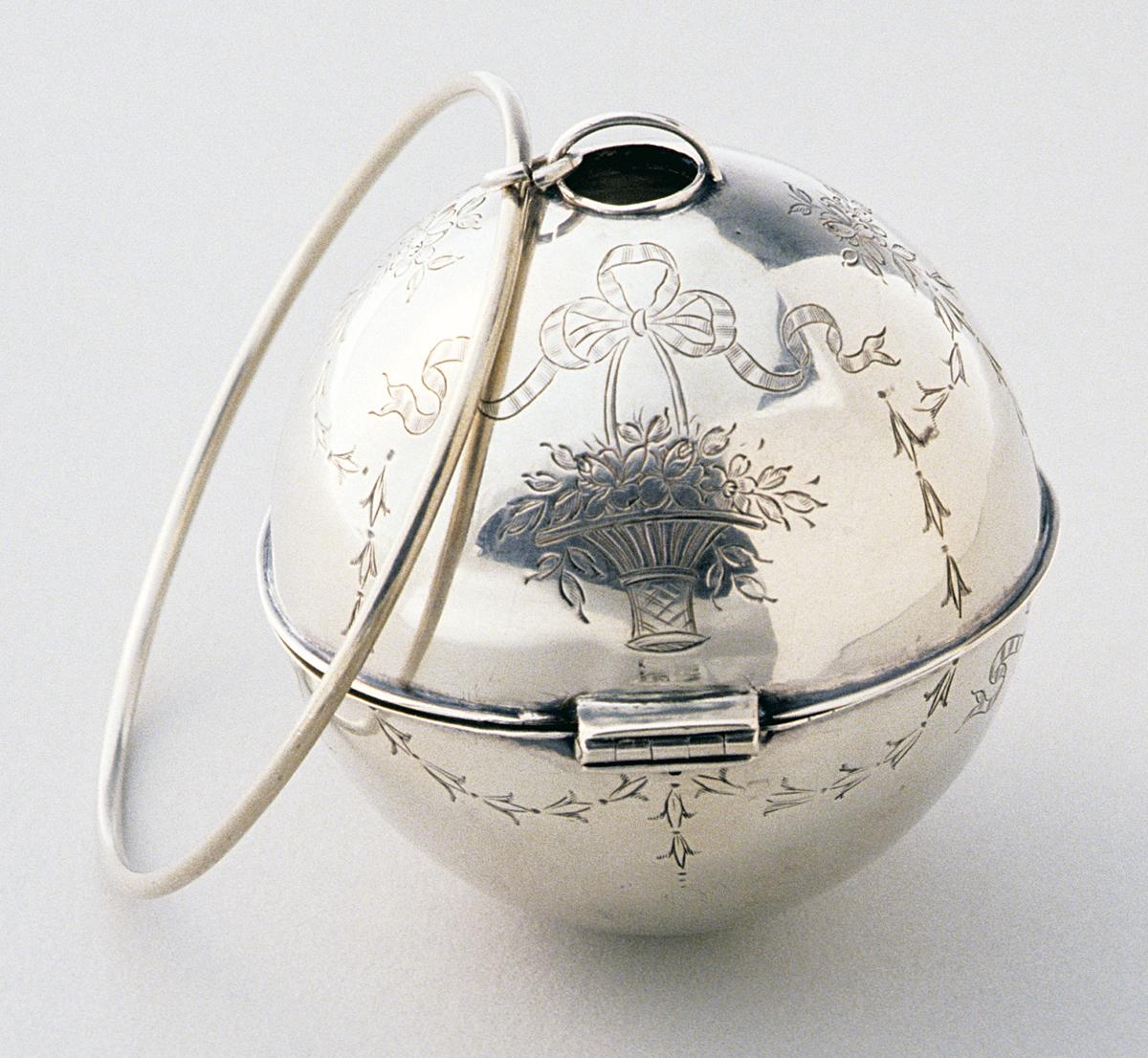 1990.0030 Yarn Holder, View 2