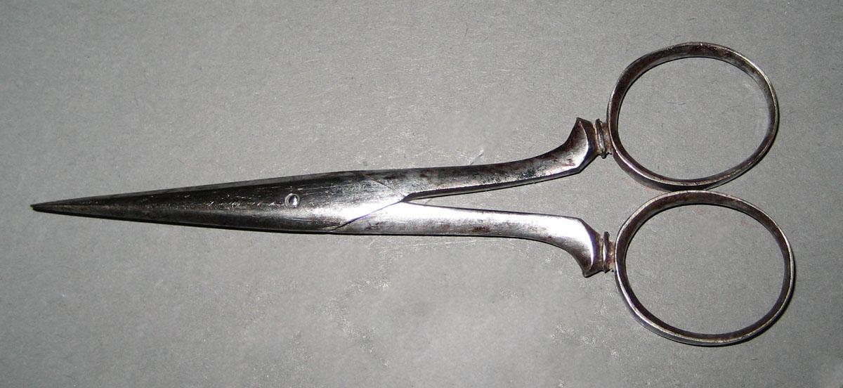 1990.0031 A Scissors and Sheath