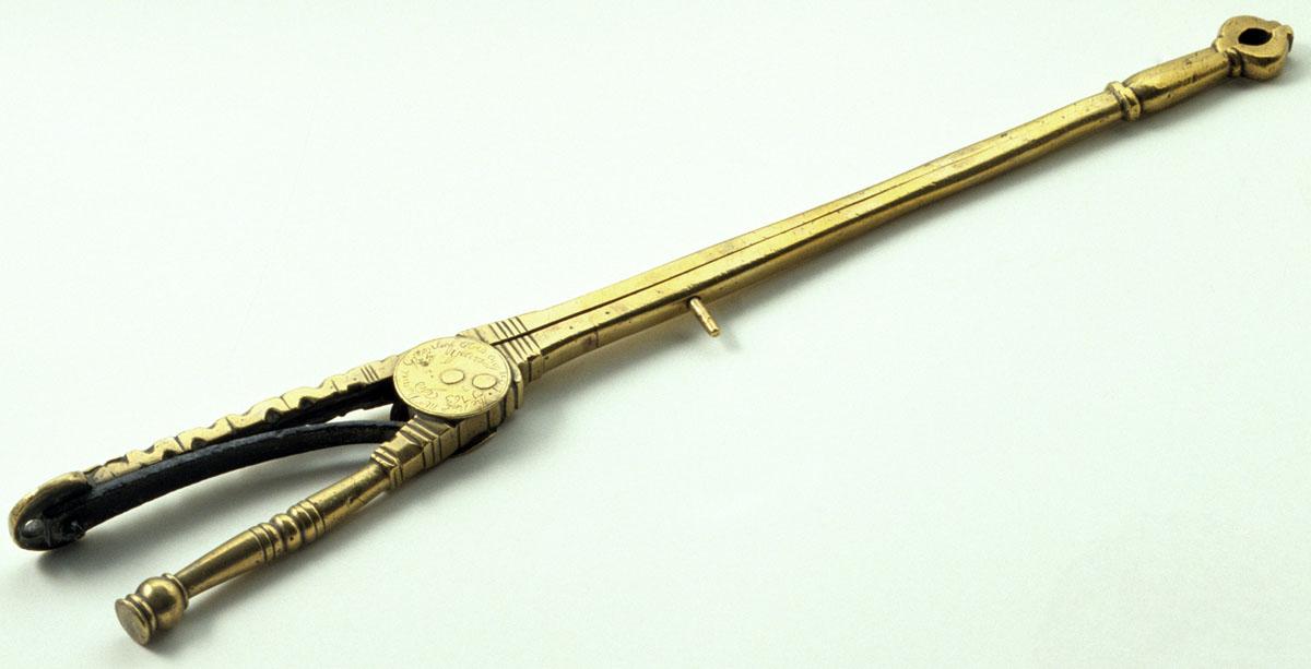 1990.0034 Pipe tongs
