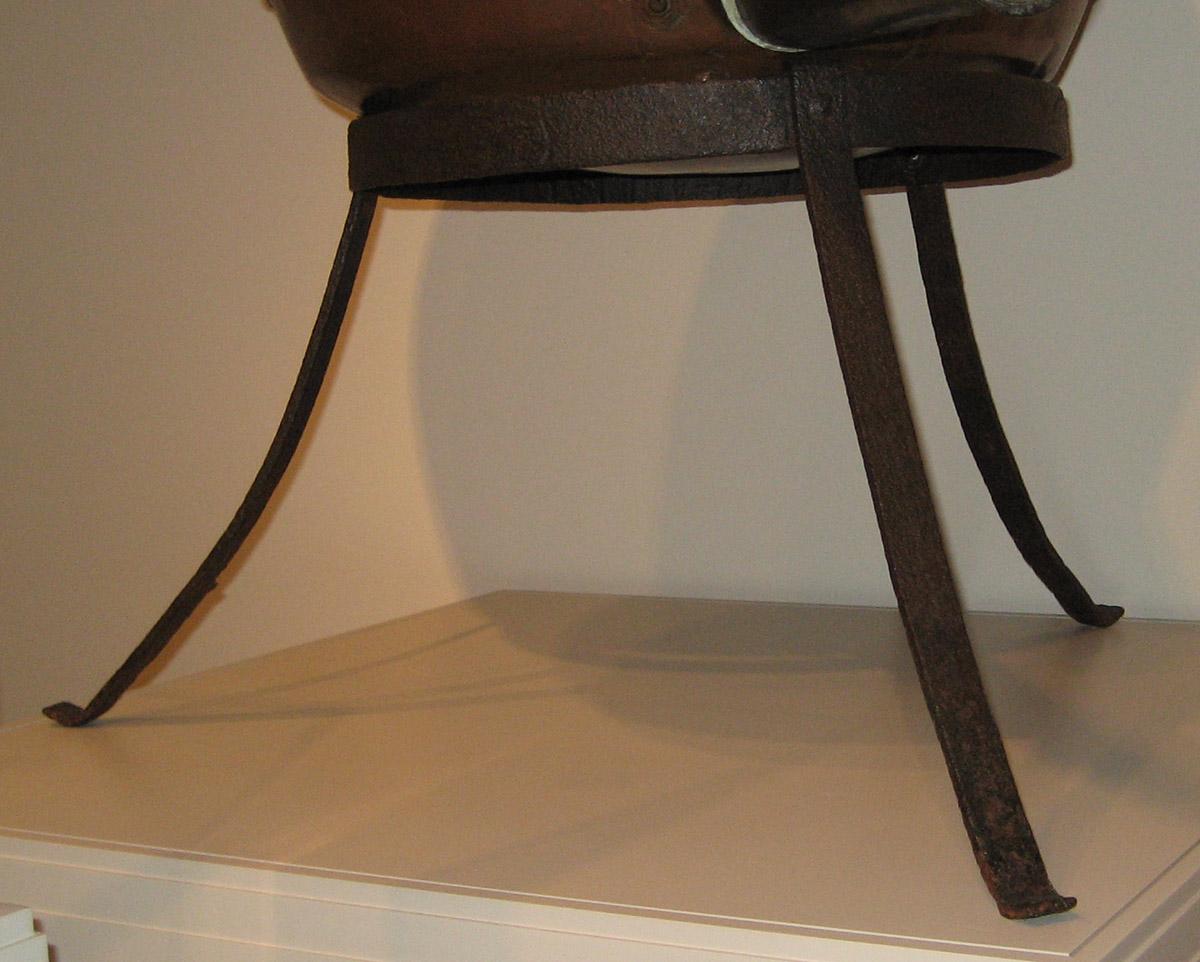 1990.0035 Tripod Stand