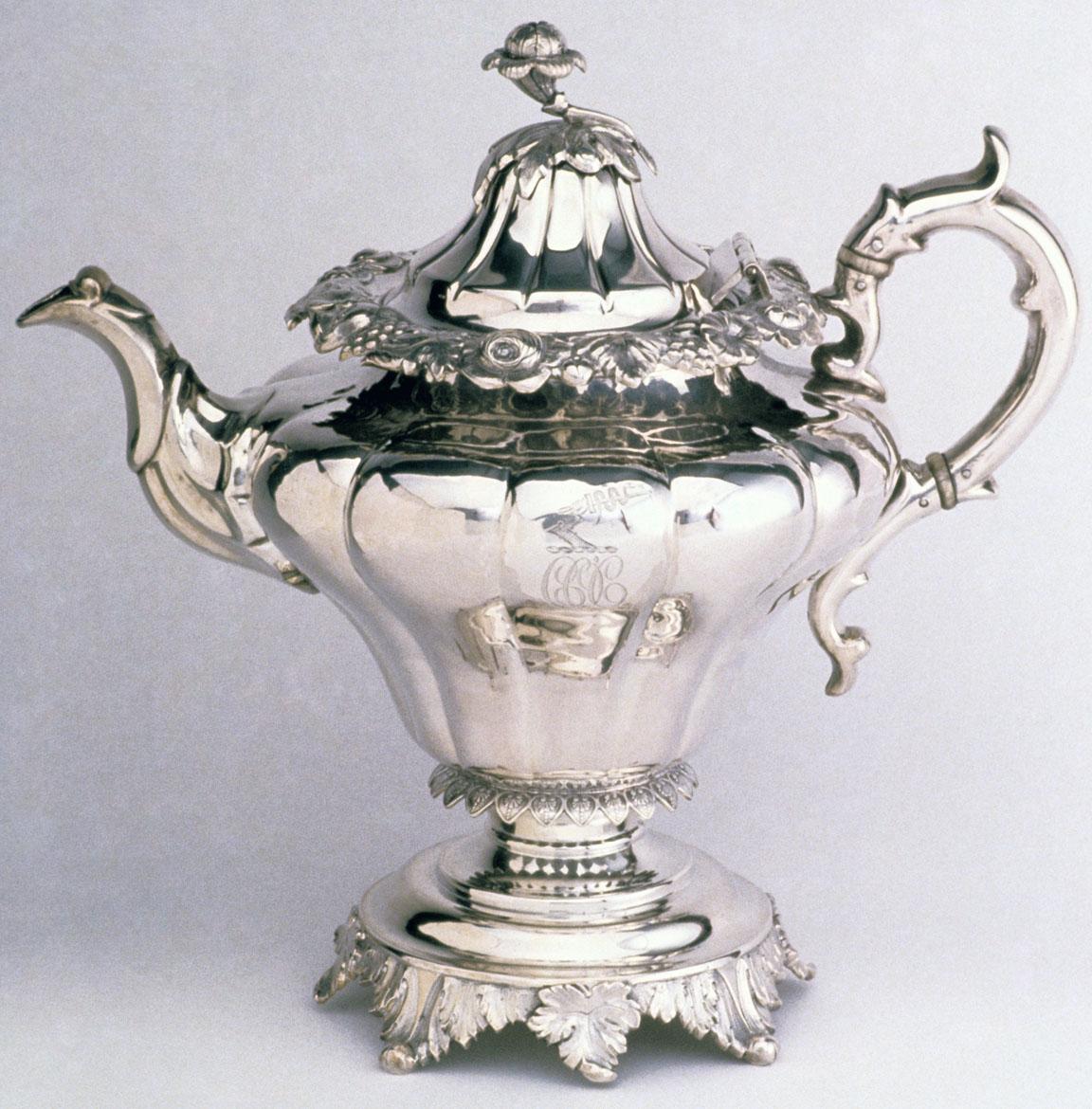 1990.0040.001 Teapot, view 1