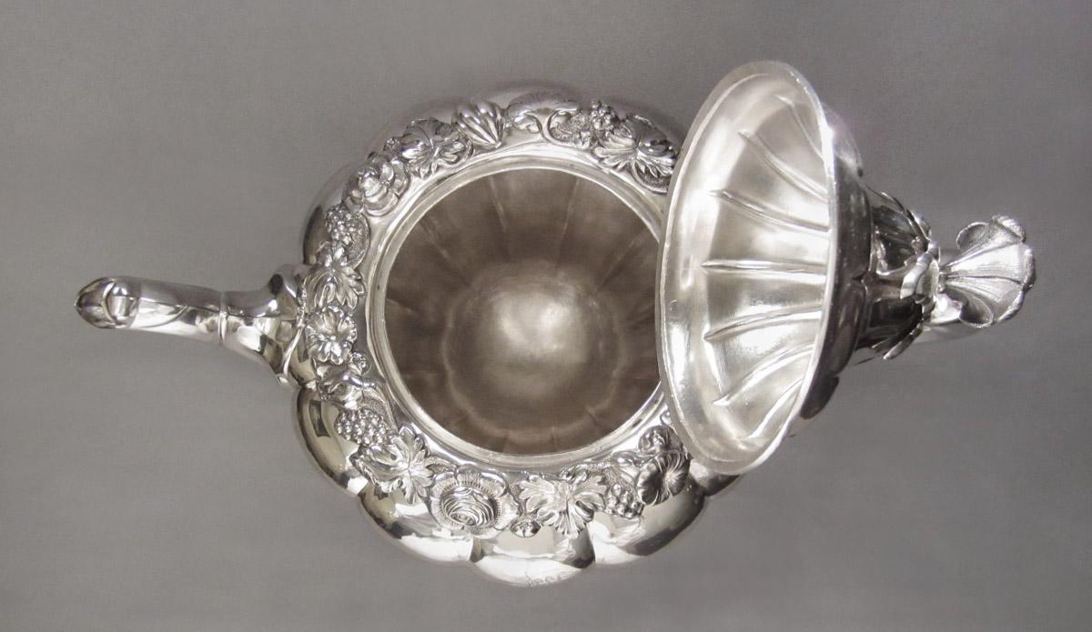 1990.0040.001 Teapot, interior