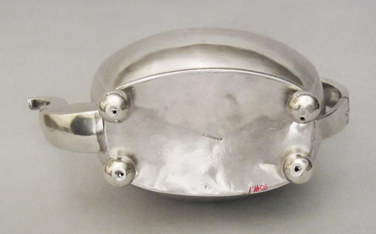 1990.0041.001 Teapot, underside