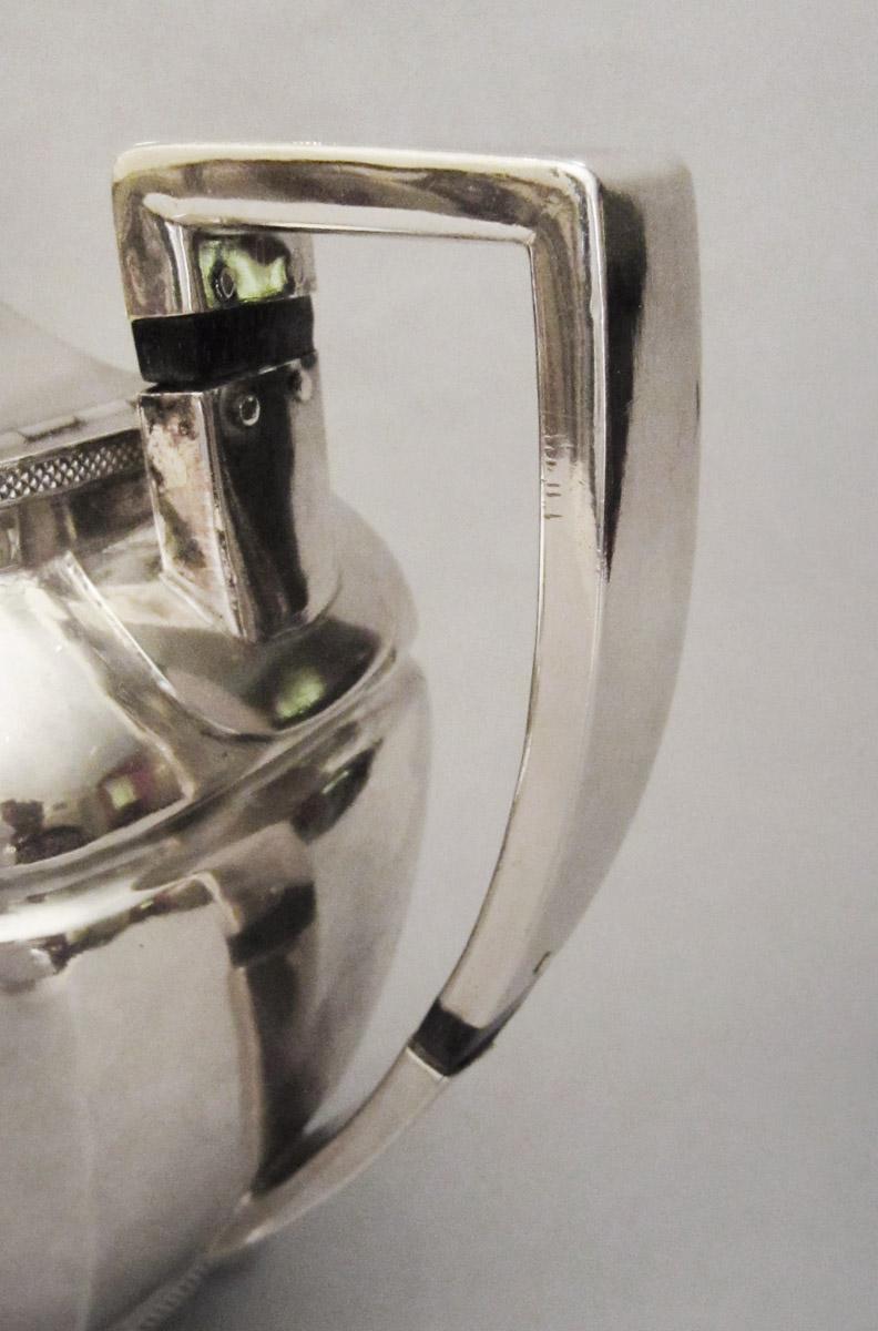 1990.0041.001 Teapot, handle