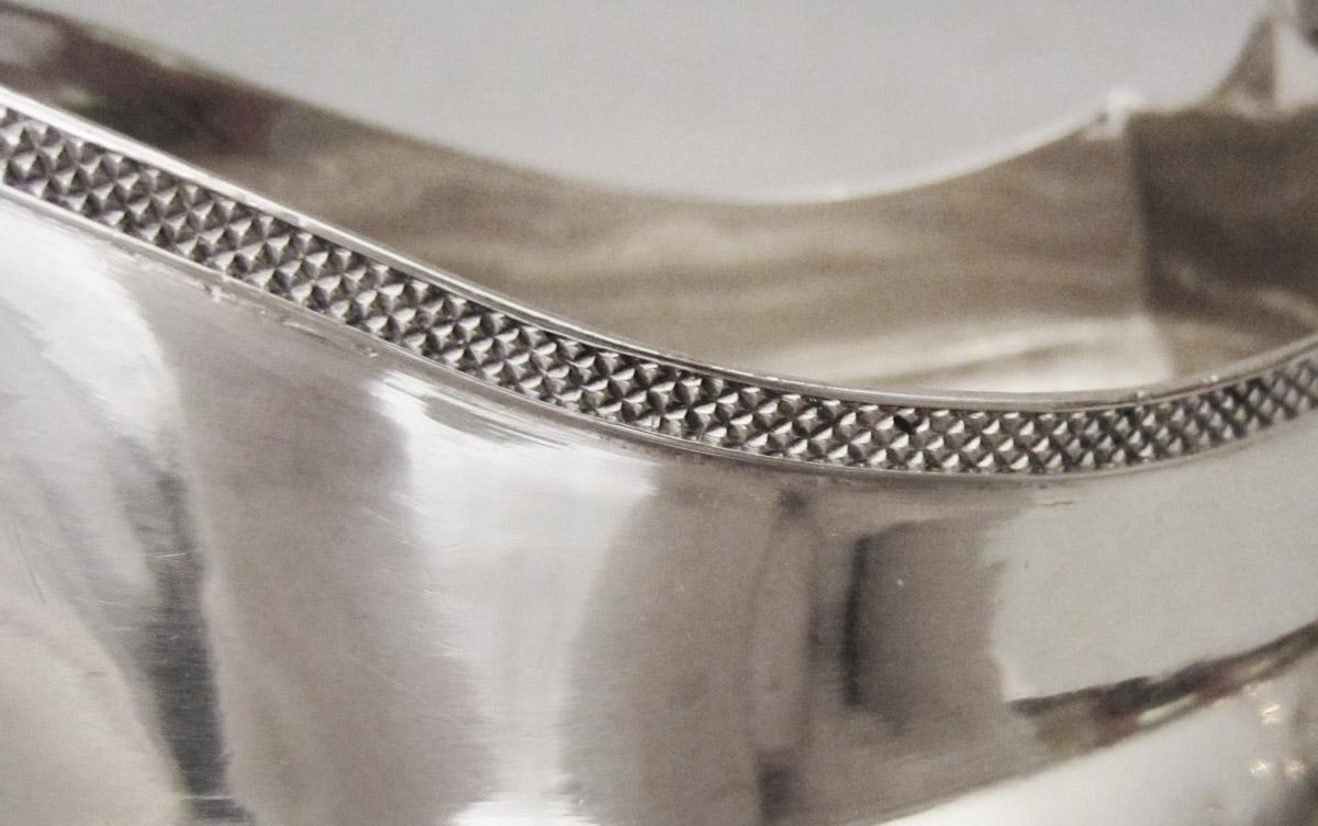 1990.0041.002 Cream pot, detail